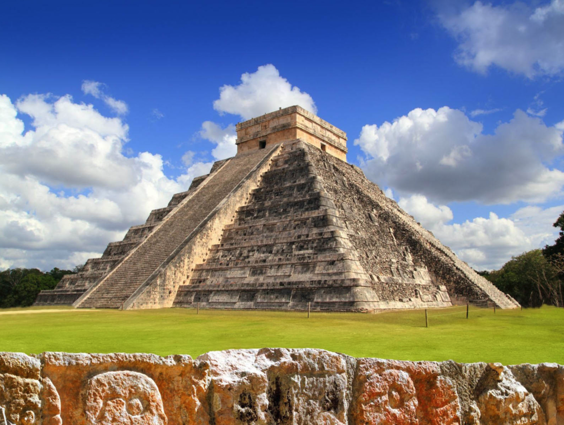Chichen Itza, altered photo with 25 hidden differences